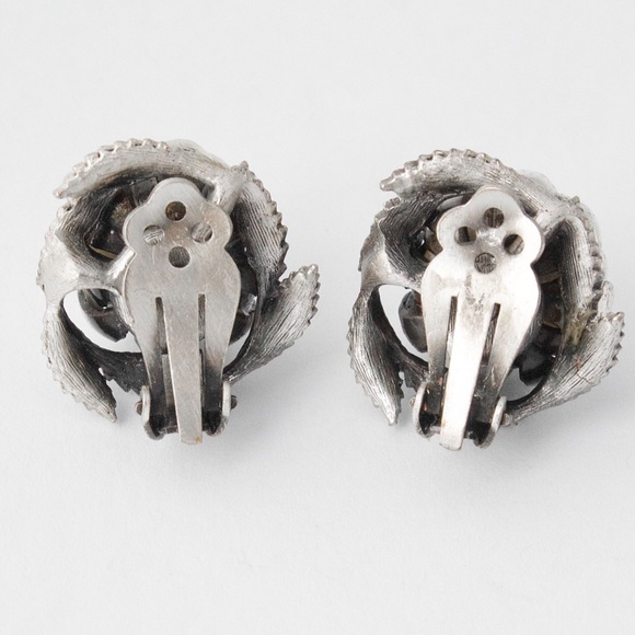 Vintage Faux Pearl Flower Bud Clip On Earrings Silver Tone Floral - Picture 5 of 5